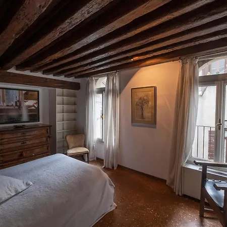 Private Room In A Gothic Palazzo Dona In The Center Of Venice Privatunterkunft Venedig