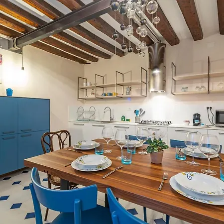 San Silvestro House *