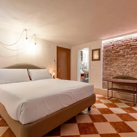 San Silvestro House * Venice
