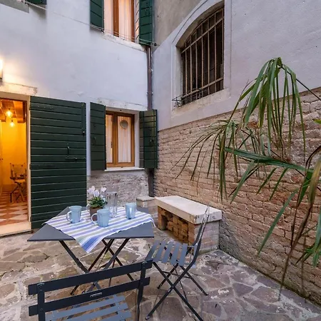 San Silvestro House * Venice