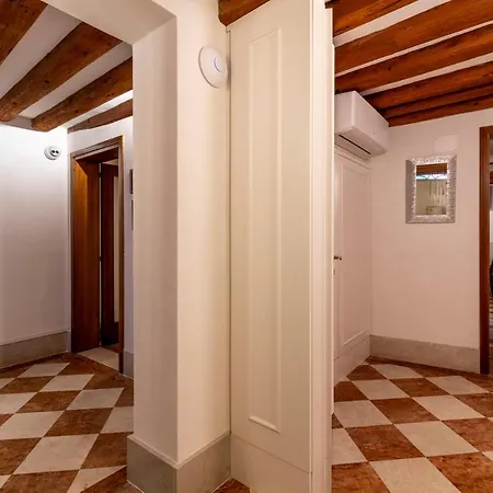 San Silvestro House Apartment *