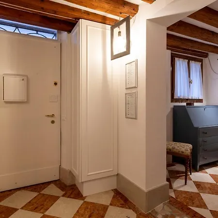 San Silvestro House * Venice