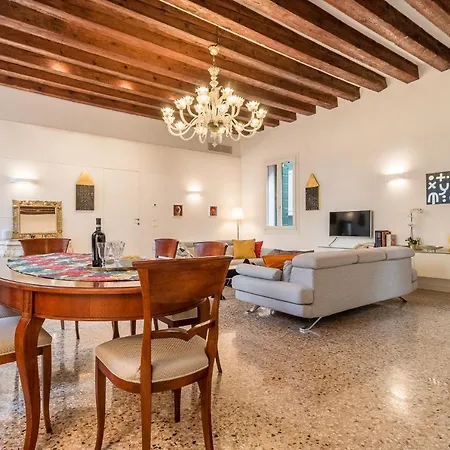 Gallery House Apartment