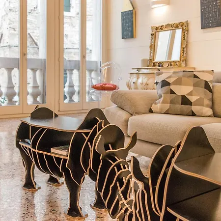 Apartment Gallery House