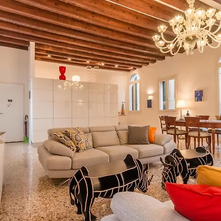 Apartment Gallery House *