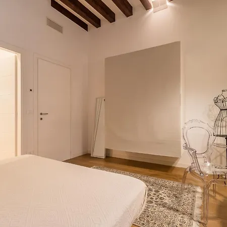 Apartment Gallery House