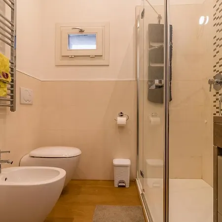 Apartment Gallery House *