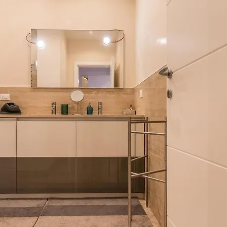 Apartment Gallery House *