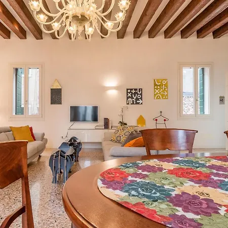 Gallery House * Venice