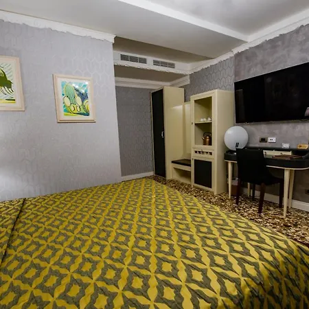 Ego' Boutique - The Silk Road Venice