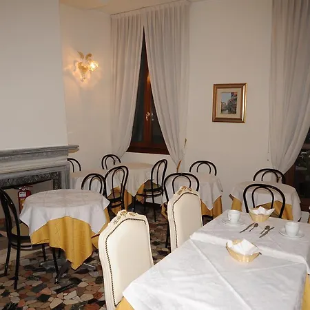 Alloggi Santa Sofia Bed & Breakfast 2*