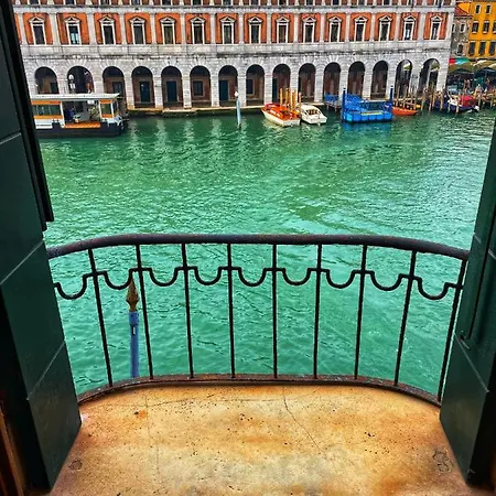 Locanda Leon Bianco On The Grand Canal