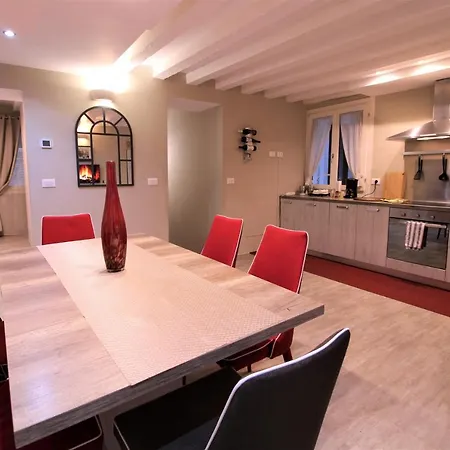 San Marco Fenice 3bdr 2bth Apartment Venice