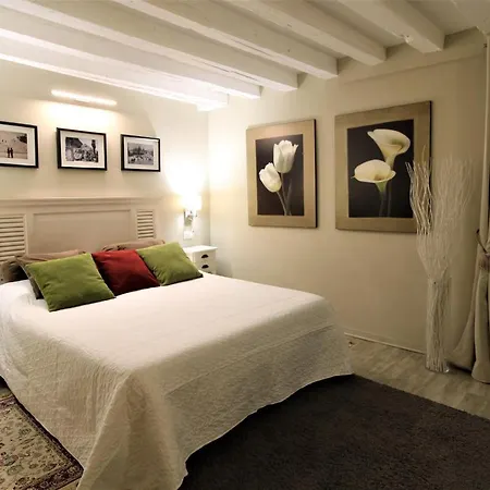 Apartment San Marco Fenice 3bdr 2bth Venice