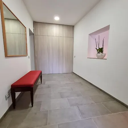 Apartment With Private Courtyard Venice