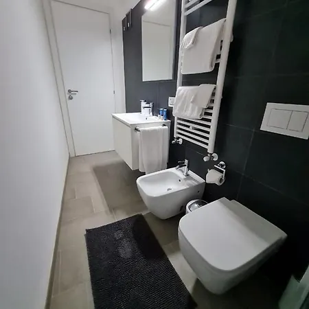 With Private Courtyard Apartment *