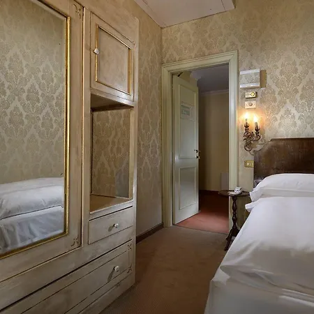Hotel Flora