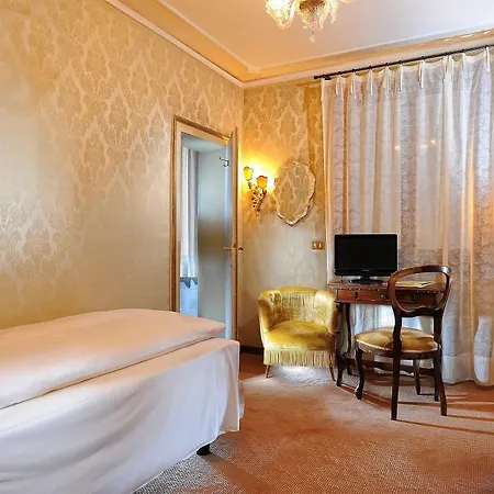 Flora Hotel
