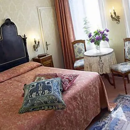 Flora Hotel 3*