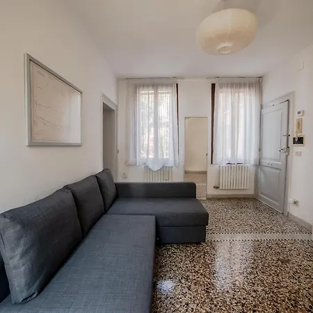 Gondola, San Giacomo Apartment *