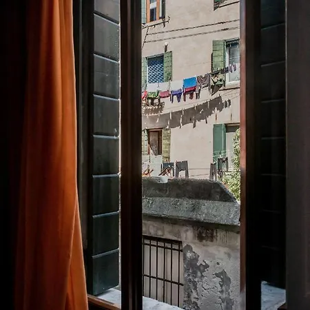 Gondola, San Giacomo Apartment *