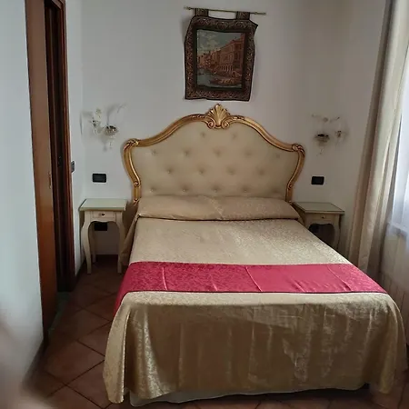 Alloggi Ss Giovanni E Paolo 2*