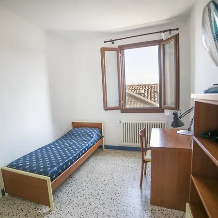 Hostel Hostel Biennale *