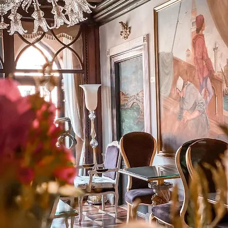Ego' Boutique - The Silk Road Venice