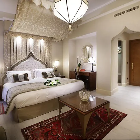 Ai Mori D'oriente Hotel 4*