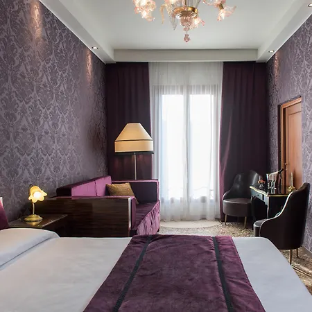 Locanda Leon Bianco On The Grand Canal Venice