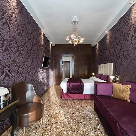 Guest house Locanda Leon Bianco On The Grand Canal Venice