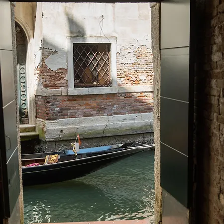 Locanda Leon Bianco On The Grand Canal 3*