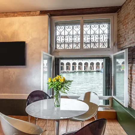Locanda Leon Bianco On The Grand Canal
