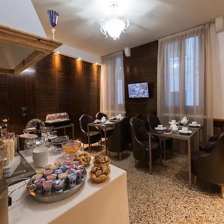 Locanda Leon Bianco On The Grand Canal Guest house