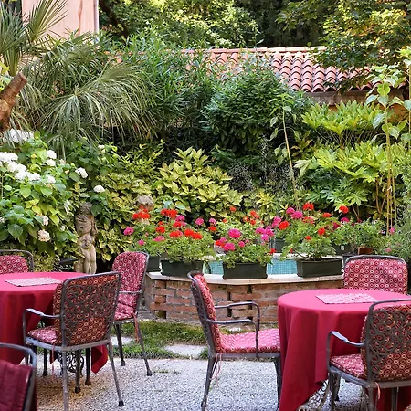 Amadeus 4* Venice