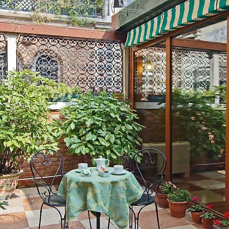 酒店 艾狄阿堤丝泰斯菲尼斯酒店