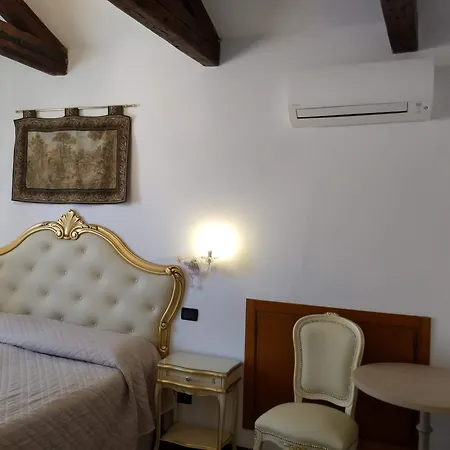 Alloggi Ss Giovanni E Paolo Guest house