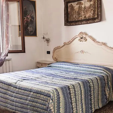 Guest house Alloggi Ss Giovanni E Paolo 2*