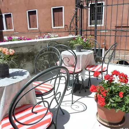 Palazzo Lion Morosini - Check In Presso Ai Santi Apostoli 3*