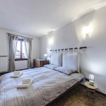 Apartment Maurizio House - Near The Train Station