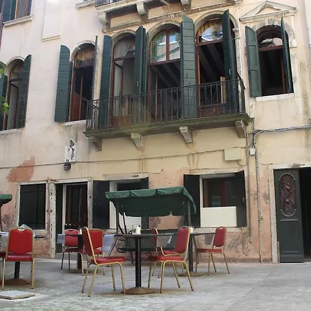 Bed & Breakfast Residenza Della Spada 3*
