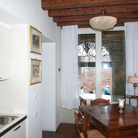 Apartment Al Pozzo Dei Scoacamini, 100 M From San Marco, Ground Floor Venice