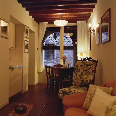Apartment Al Pozzo Dei Scoacamini, 100 M From San Marco, Ground Floor Venice