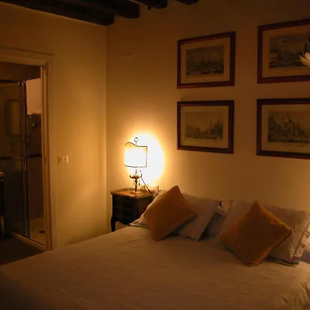 Al Pozzo Dei Scoacamini, 100 M From San Marco, Ground Floor Apartment