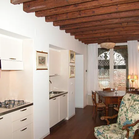 Al Pozzo Dei Scoacamini, 100 M From San Marco, Ground Floor Apartment