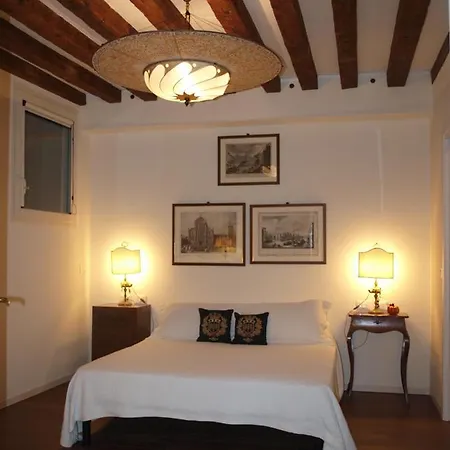 Apartment Al Pozzo Dei Scoacamini, 100 M From San Marco, Ground Floor *