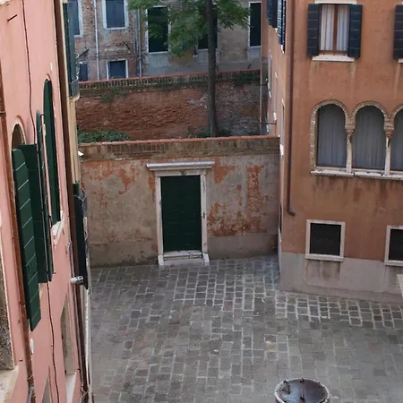 Al Pozzo Dei Scoacamini, 100 M From San Marco, Ground Floor