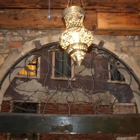 Apartment Al Pozzo Dei Scoacamini, 100 M From San Marco, Ground Floor