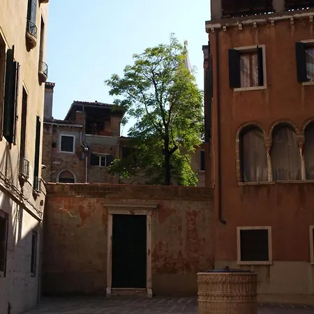 Al Pozzo Dei Scoacamini, 100 M From San Marco, Ground Floor Apartment *