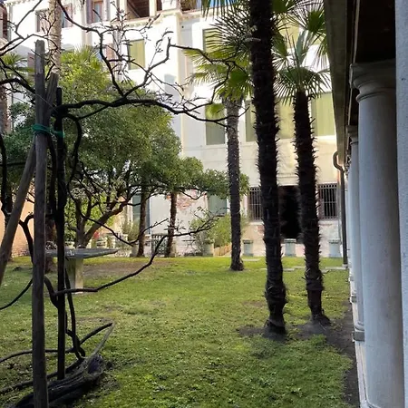 Apartment In A Lovely Garden Biennale Flat Venice